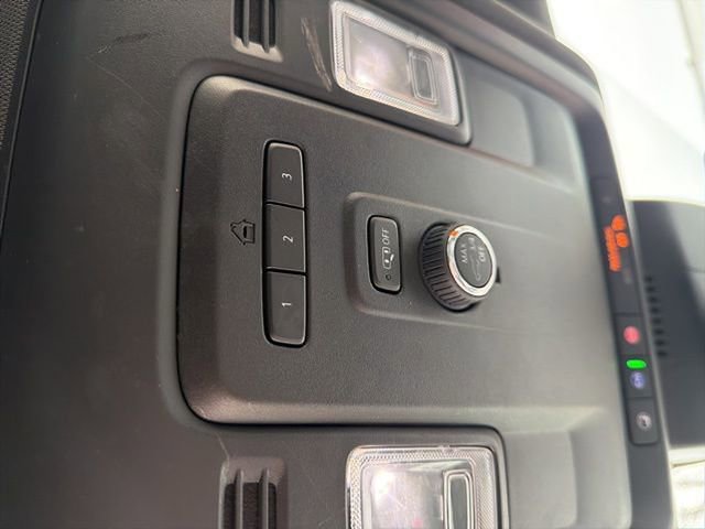 Used 2023 GMC Yukon XL SLT image 6