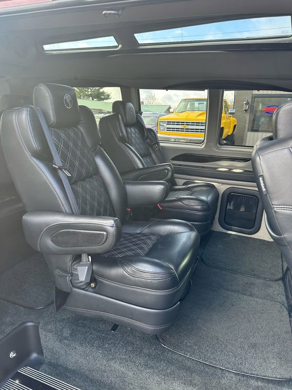 Used 2021 Chevrolet Express 2500 LS w/ Enhanced Convenience Package image 11