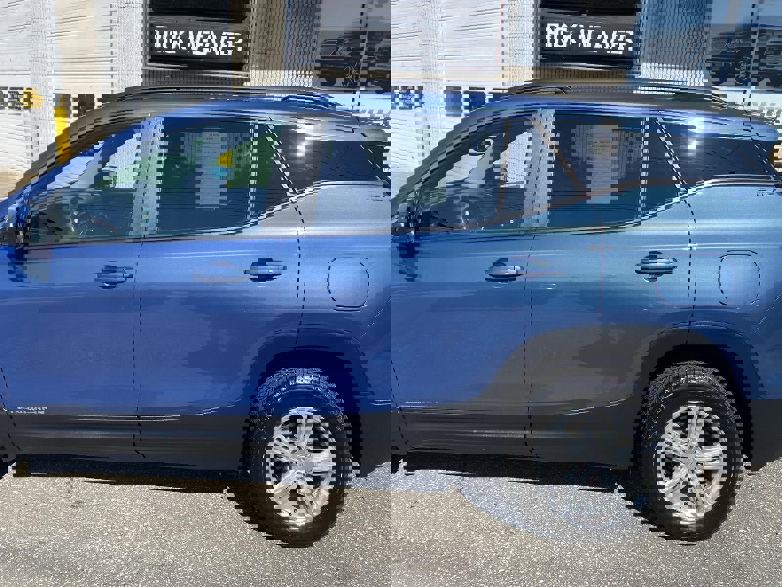 Used 2024 GMC Terrain SLE w/ Driver Convenience Package image 5