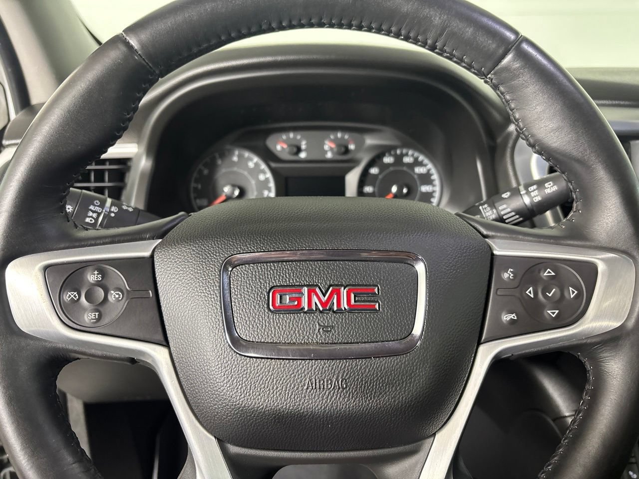 Used 2017 GMC Acadia SLE w/ Driver Alert Package I AWD/4WD image 12