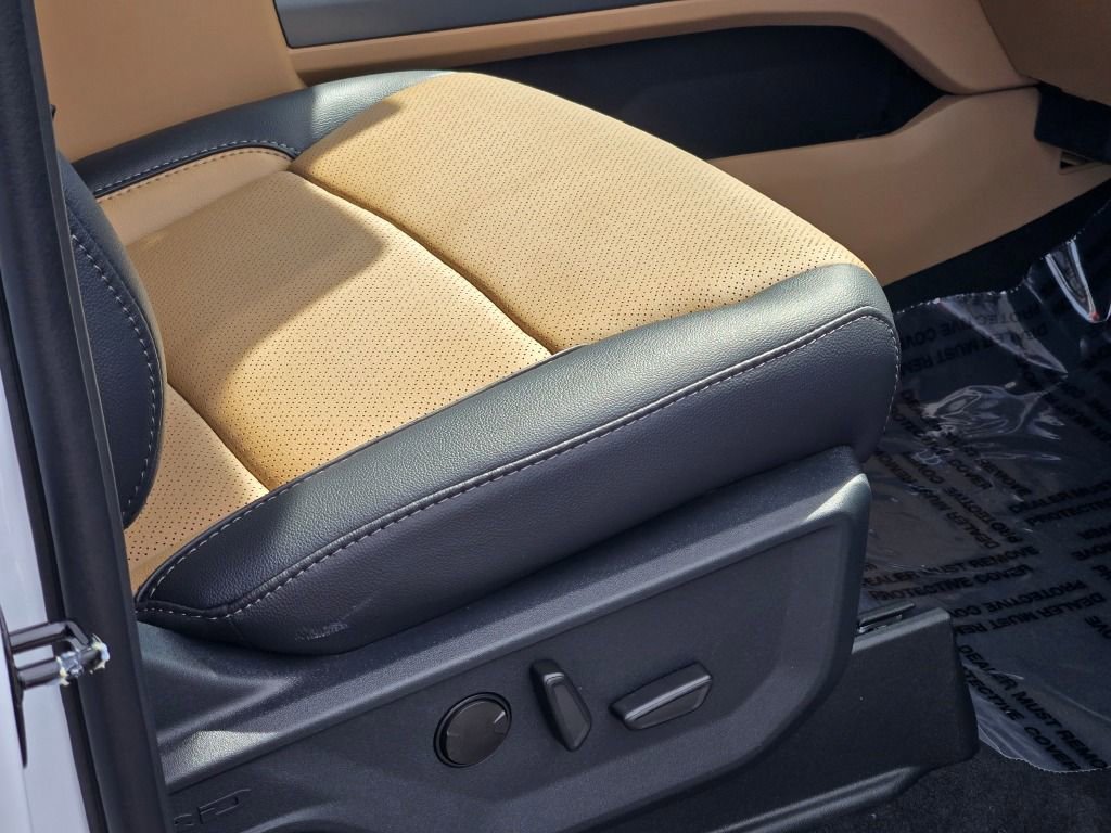 New 2026 Ford F350 Lariat w/ Lariat Premium Package image 6