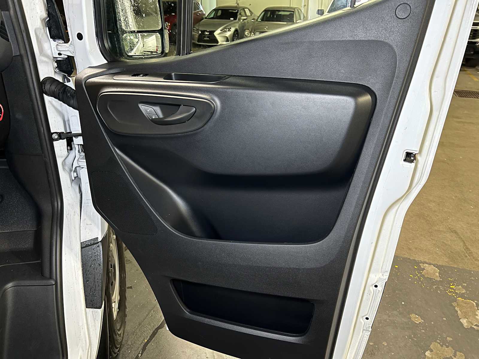 Used 2025 Mercedes-Benz Sprinter 2500 image 10