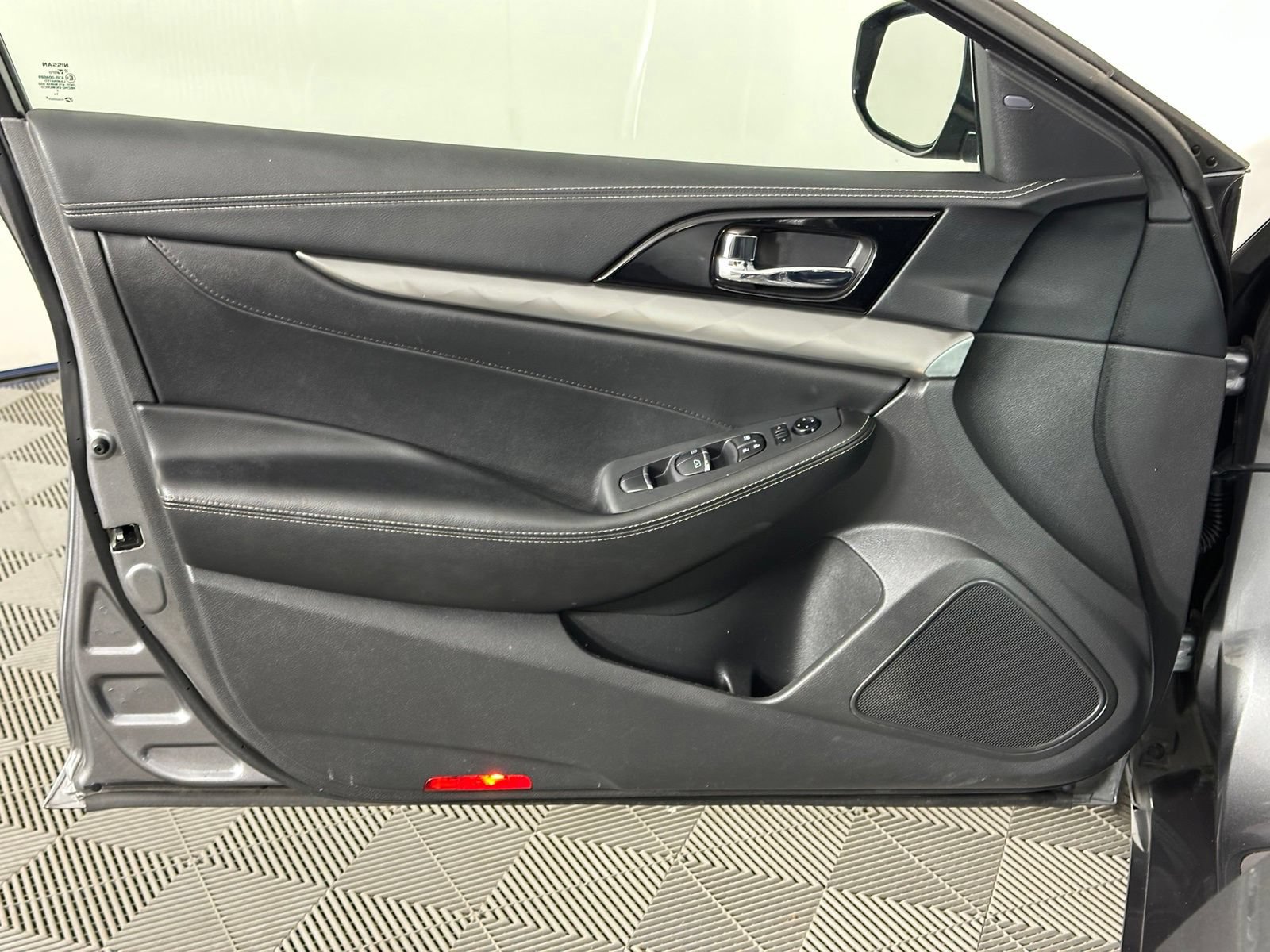 Used 2022 Nissan Maxima SV w/ Floor Mat Group FWD image 29