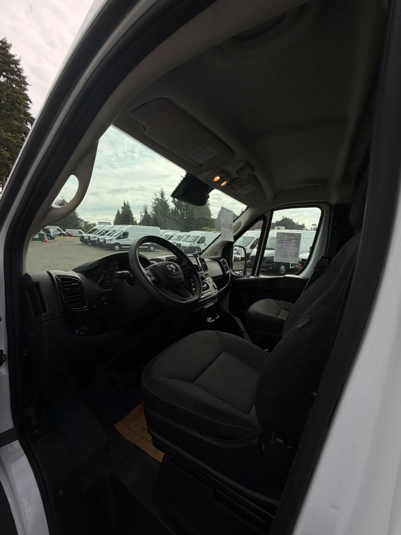 Used 2025 RAM ProMaster 2500 w/ Convenience Group FWD image 28
