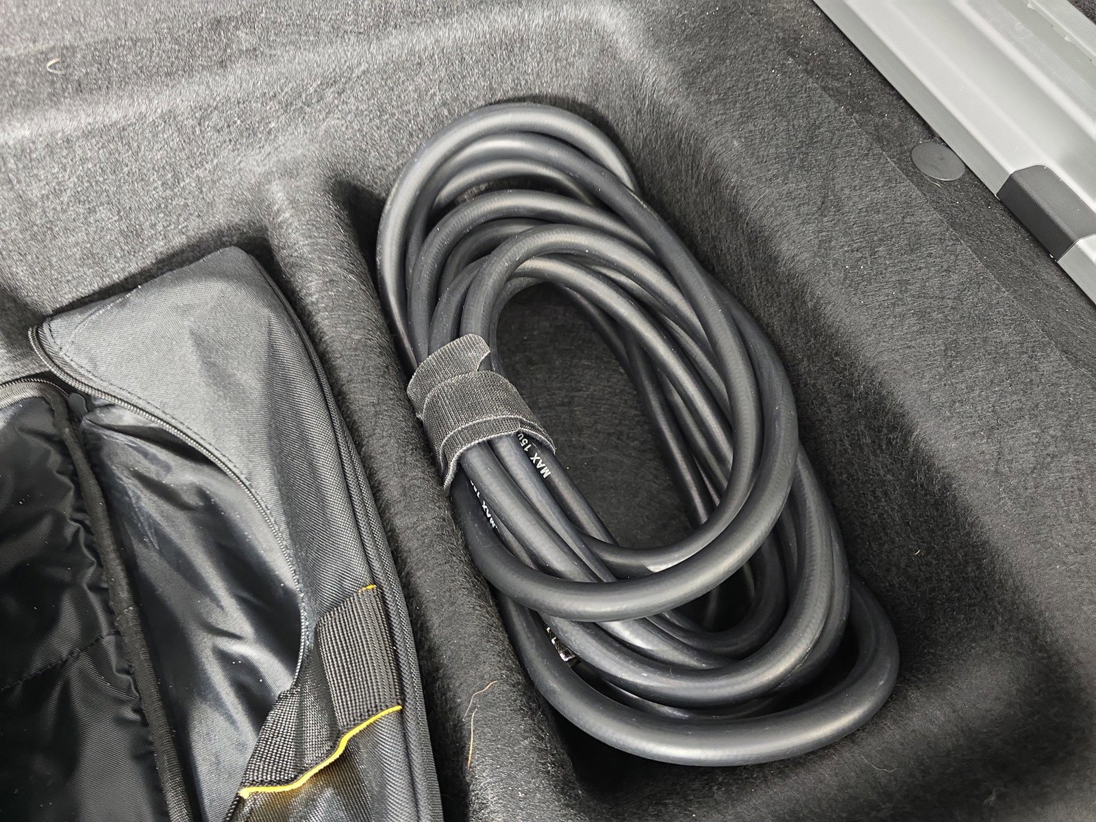 Used 2024 Rivian R1S Adventure image 34