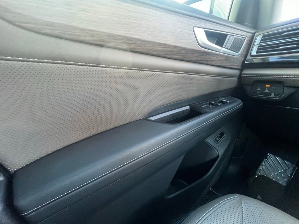 Certified 2025 Volkswagen Atlas SEL AWD/4WD image 14