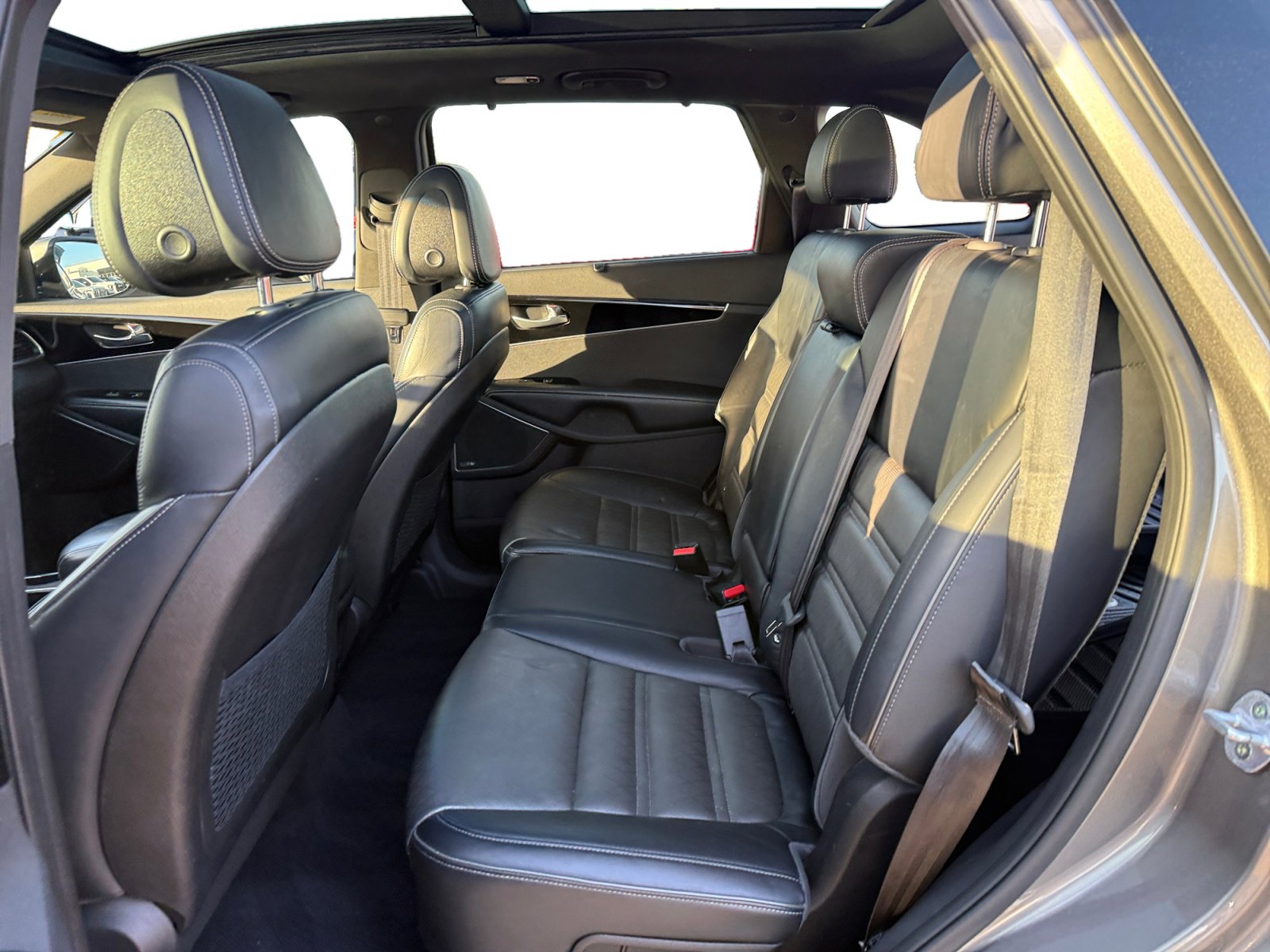 Used 2016 Kia Sorento SX image 16