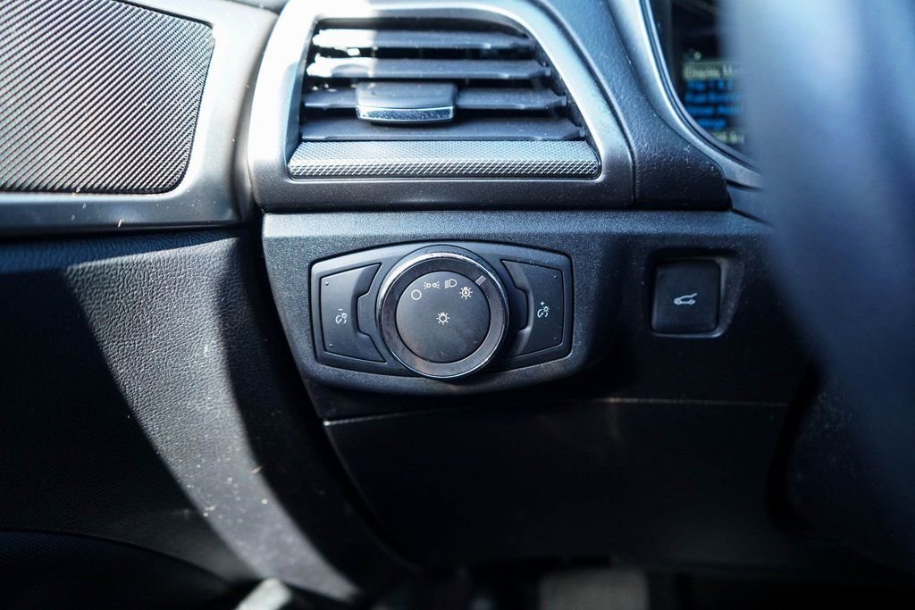 Used 2018 Ford Fusion SE w/ Fusion SE Technology Package image 14