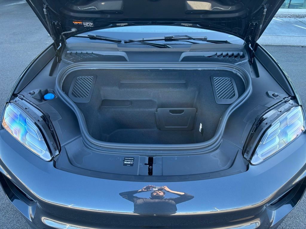 New 2026 Porsche Macan 4 Electric image 22