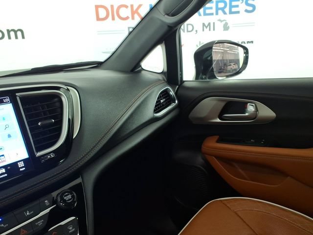 Used 2024 Chrysler Pacifica Pinnacle FWD image 26