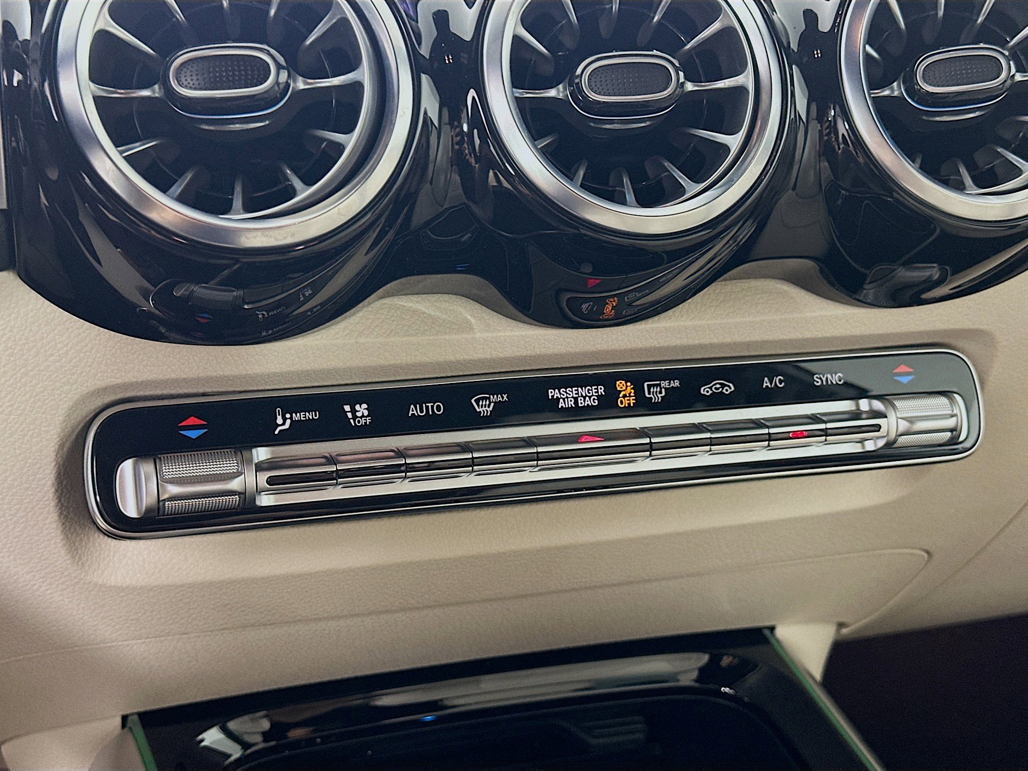 Certified 2025 Mercedes-Benz GLB 250 4MATIC image 20