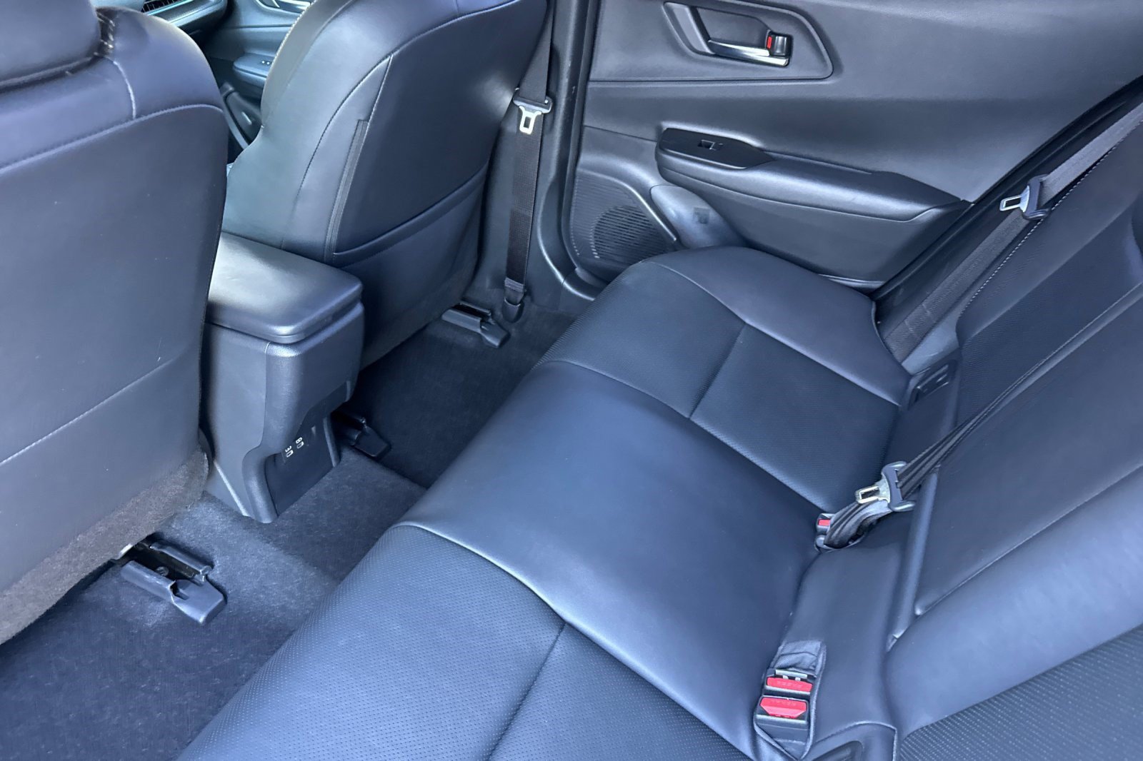 Used 2025 Toyota Prius FWD image 26