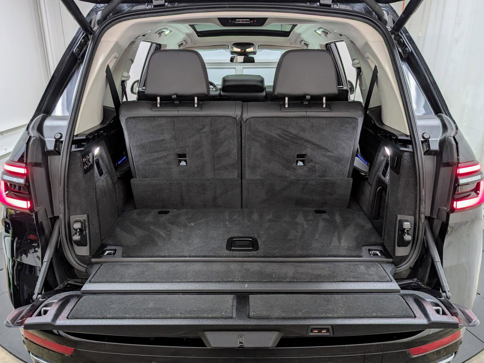 Used 2023 BMW X7 xDrive40i w/ Premium Package image 28