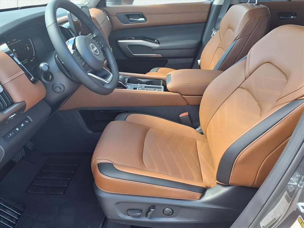 New 2025 Nissan Pathfinder Platinum w/ Cargo Package image 12