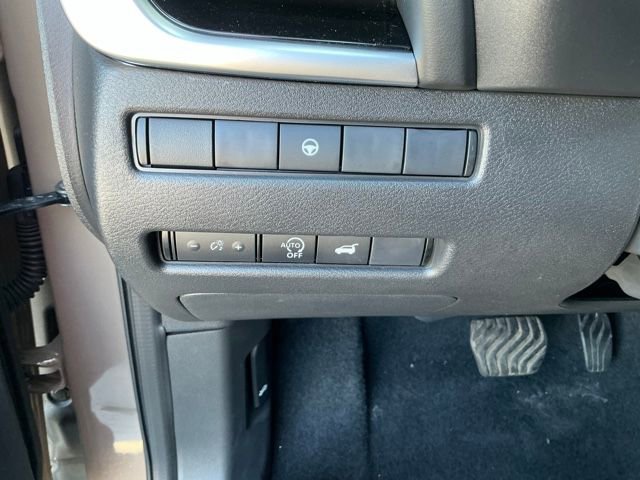 Used 2025 Nissan Rogue SV AWD/4WD image 19