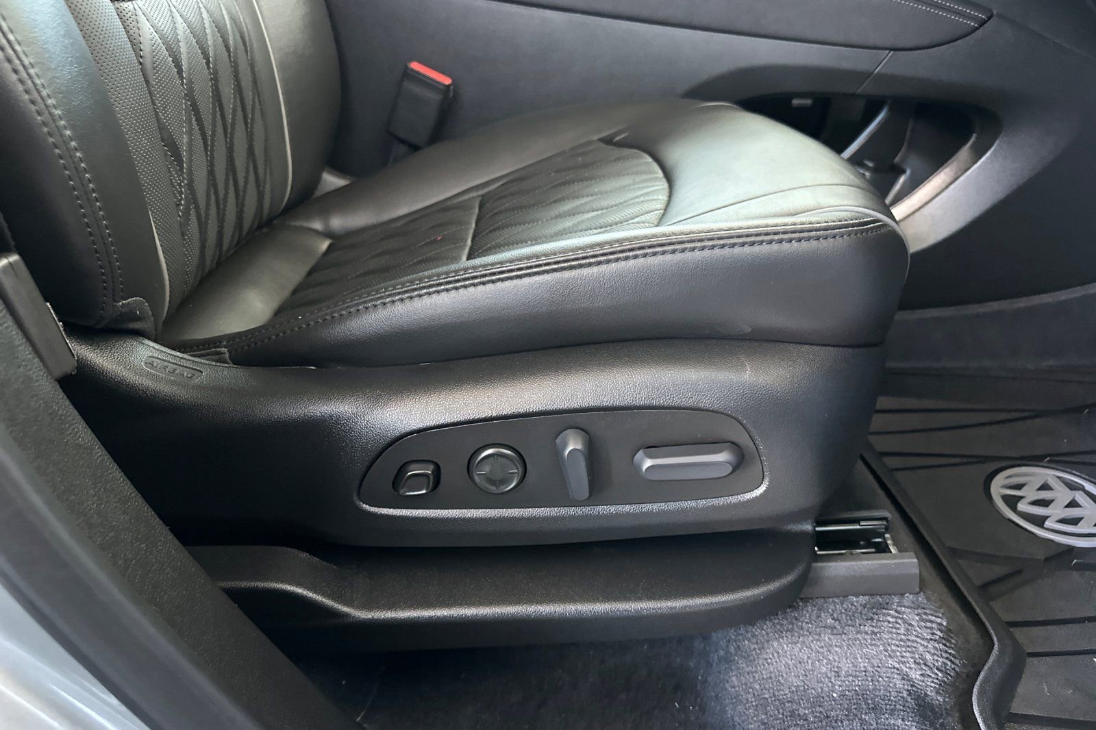 Used 2023 Buick Enclave Avenir w/ Avenir Technology Package image 25