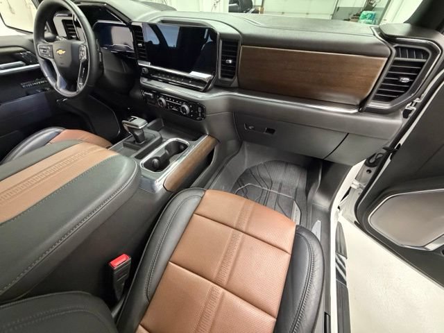 Certified 2025 Chevrolet Silverado 1500 High Country w/ High Country Premium Package AWD/4WD image 26