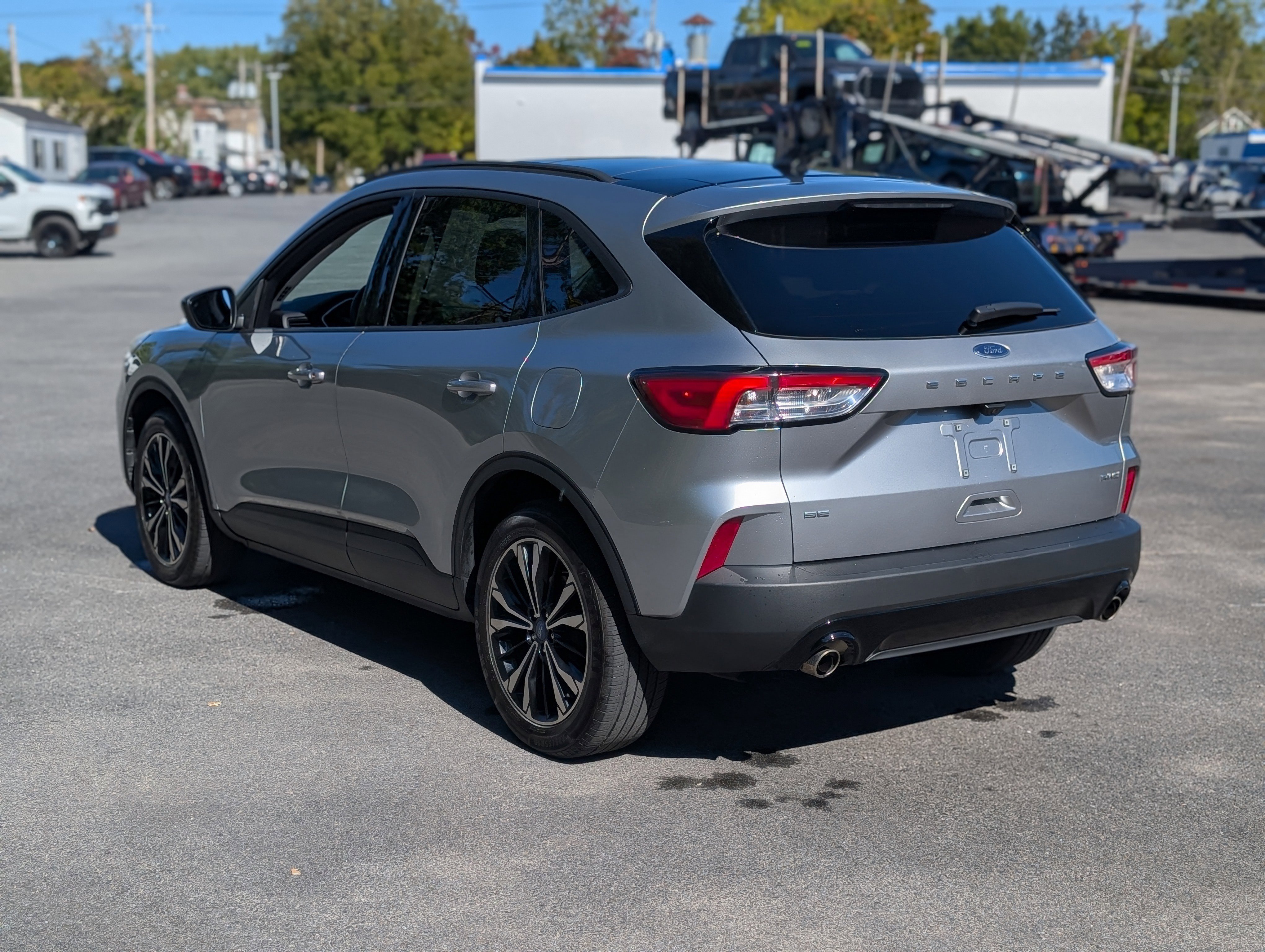 Used 2022 Ford Escape SE w/ SE Sport Appearance Package image 10