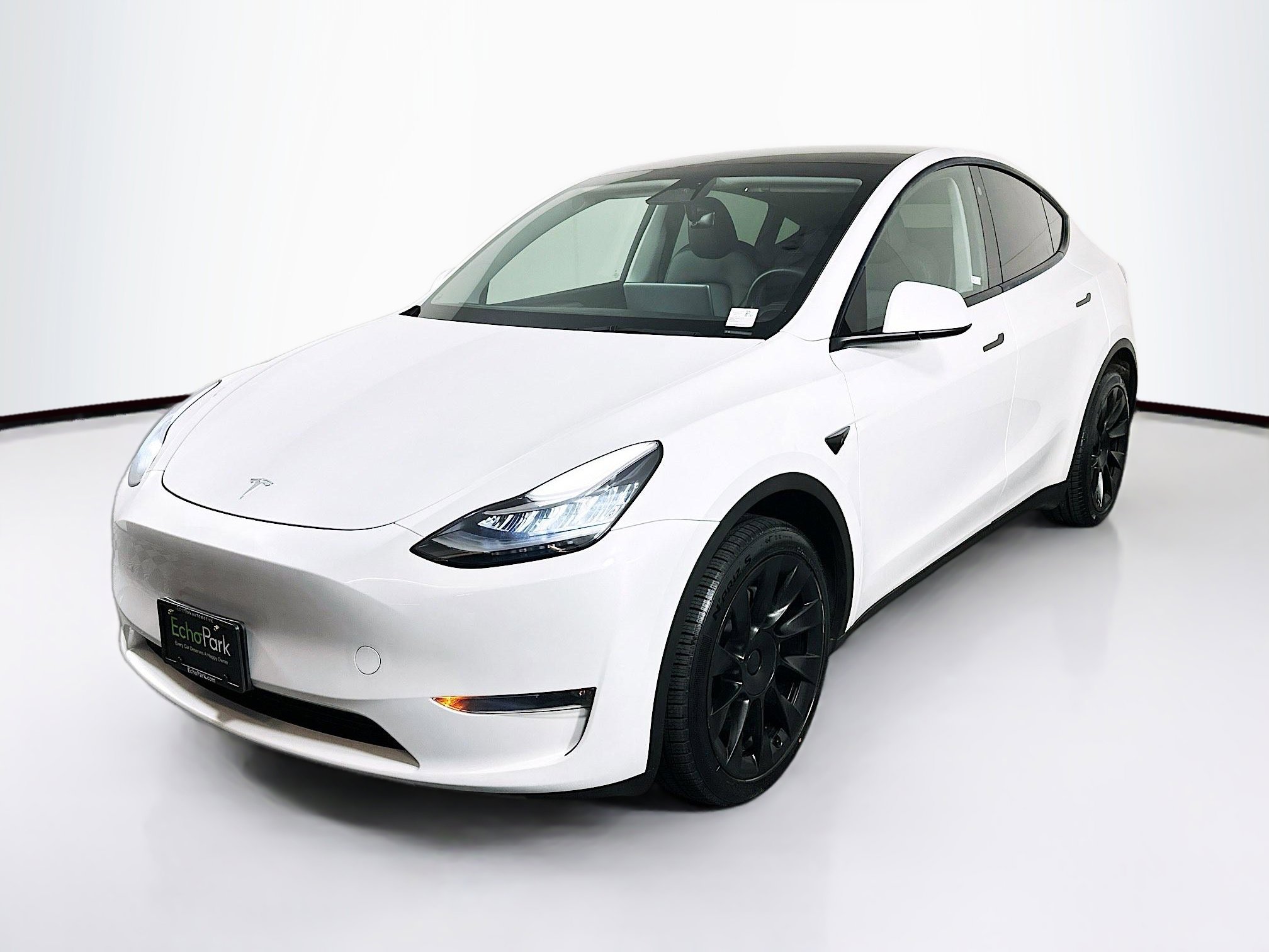 Used 2023 Tesla Model Y AWD image 3
