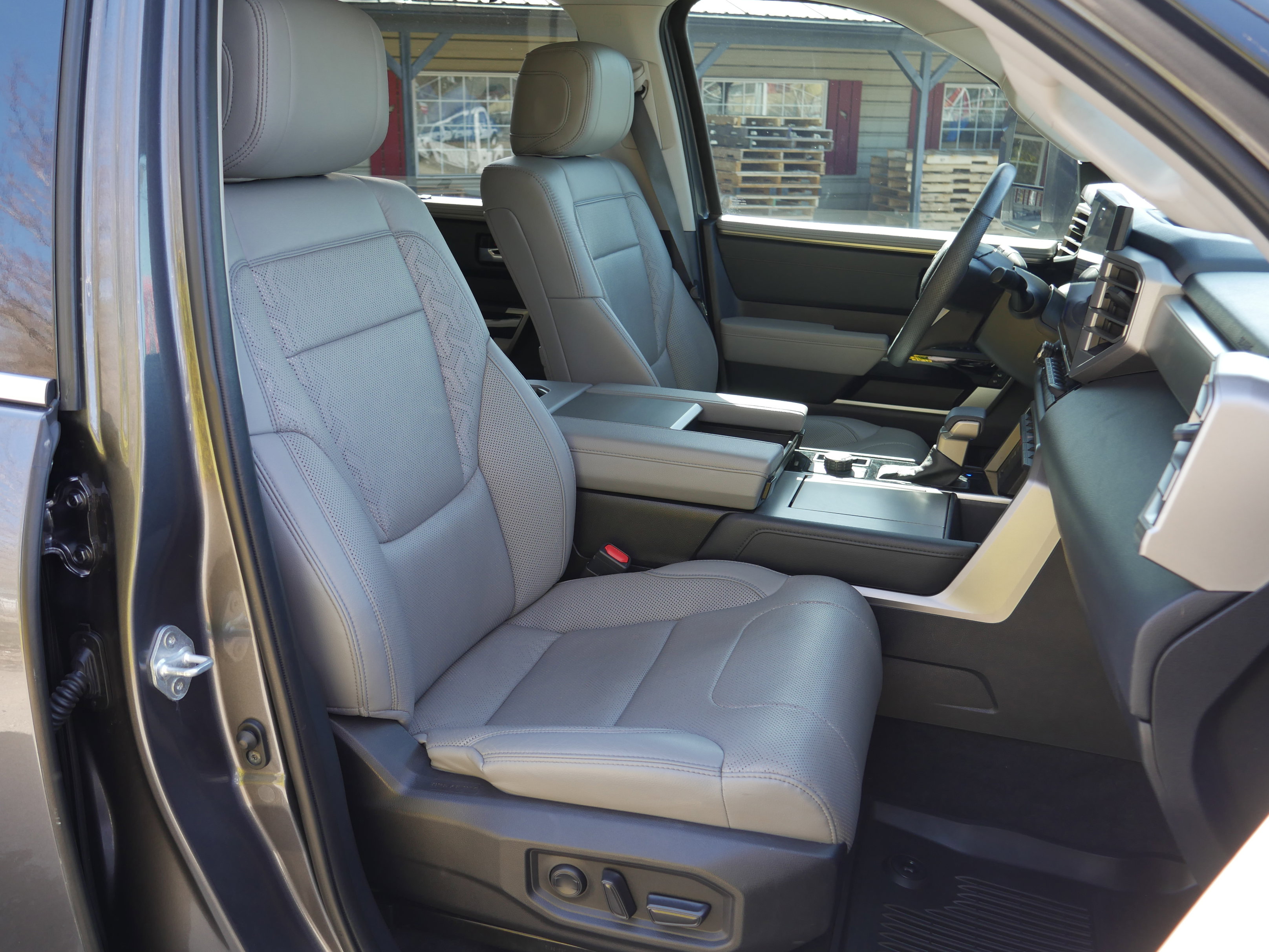 Used 2023 Toyota Sequoia Limited AWD/4WD image 31