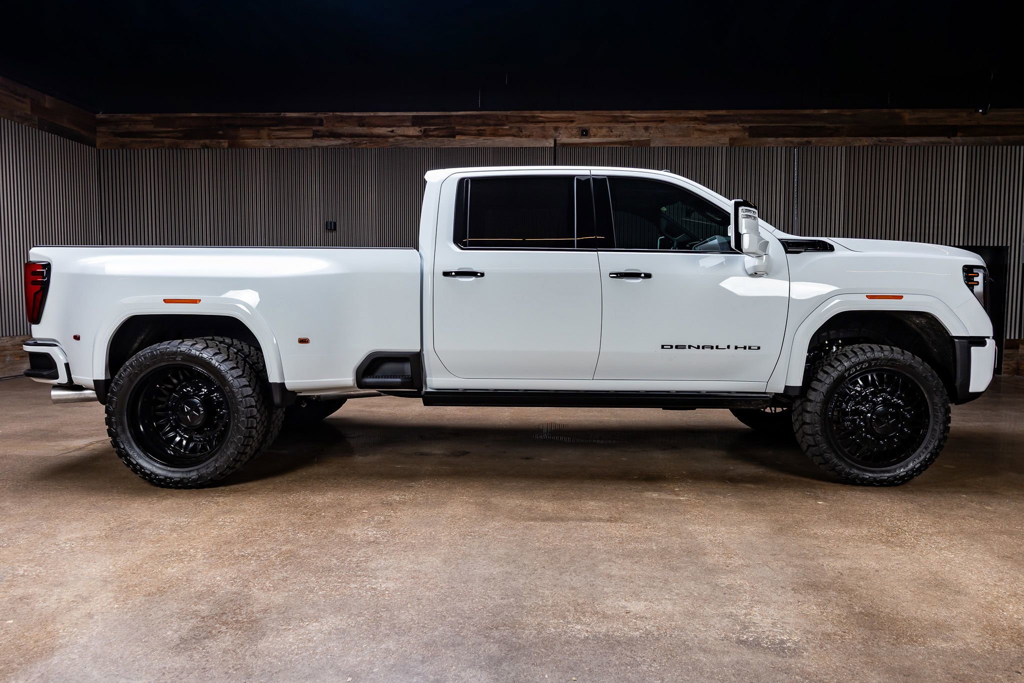 Used 2026 GMC Sierra 3500 Denali Ultimate image 11