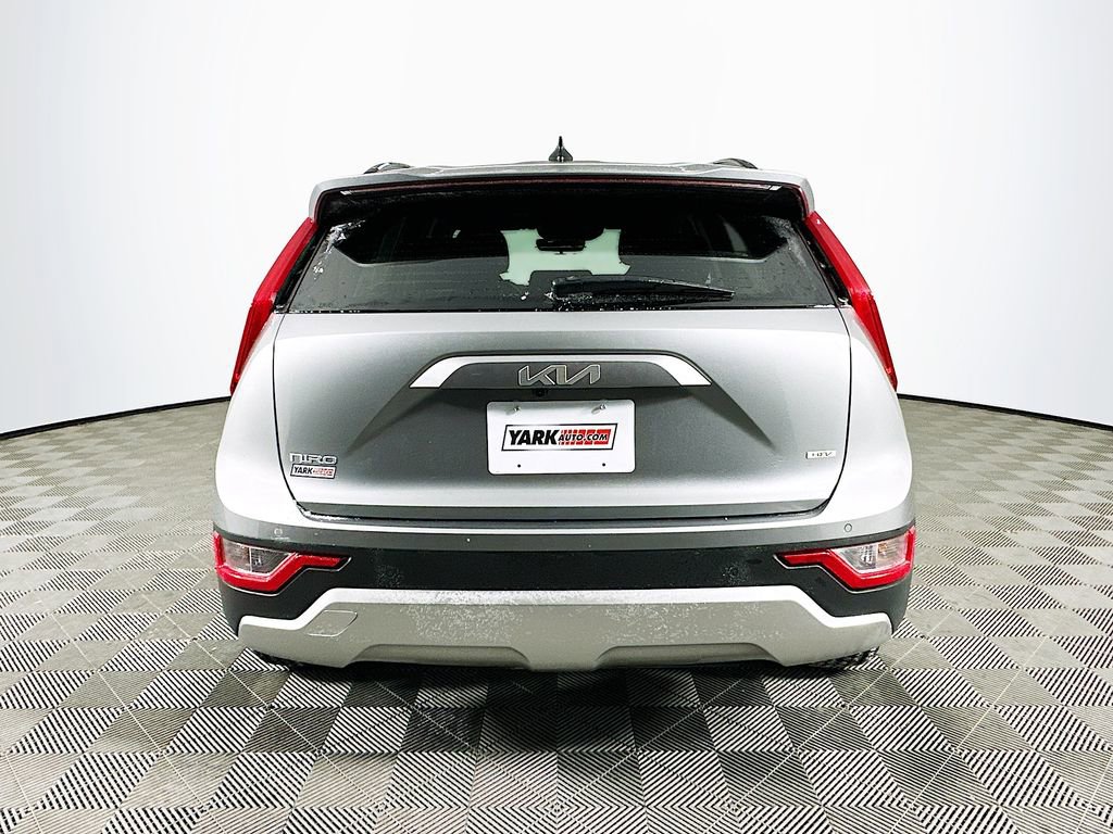 Used 2023 Kia Niro EX image 9