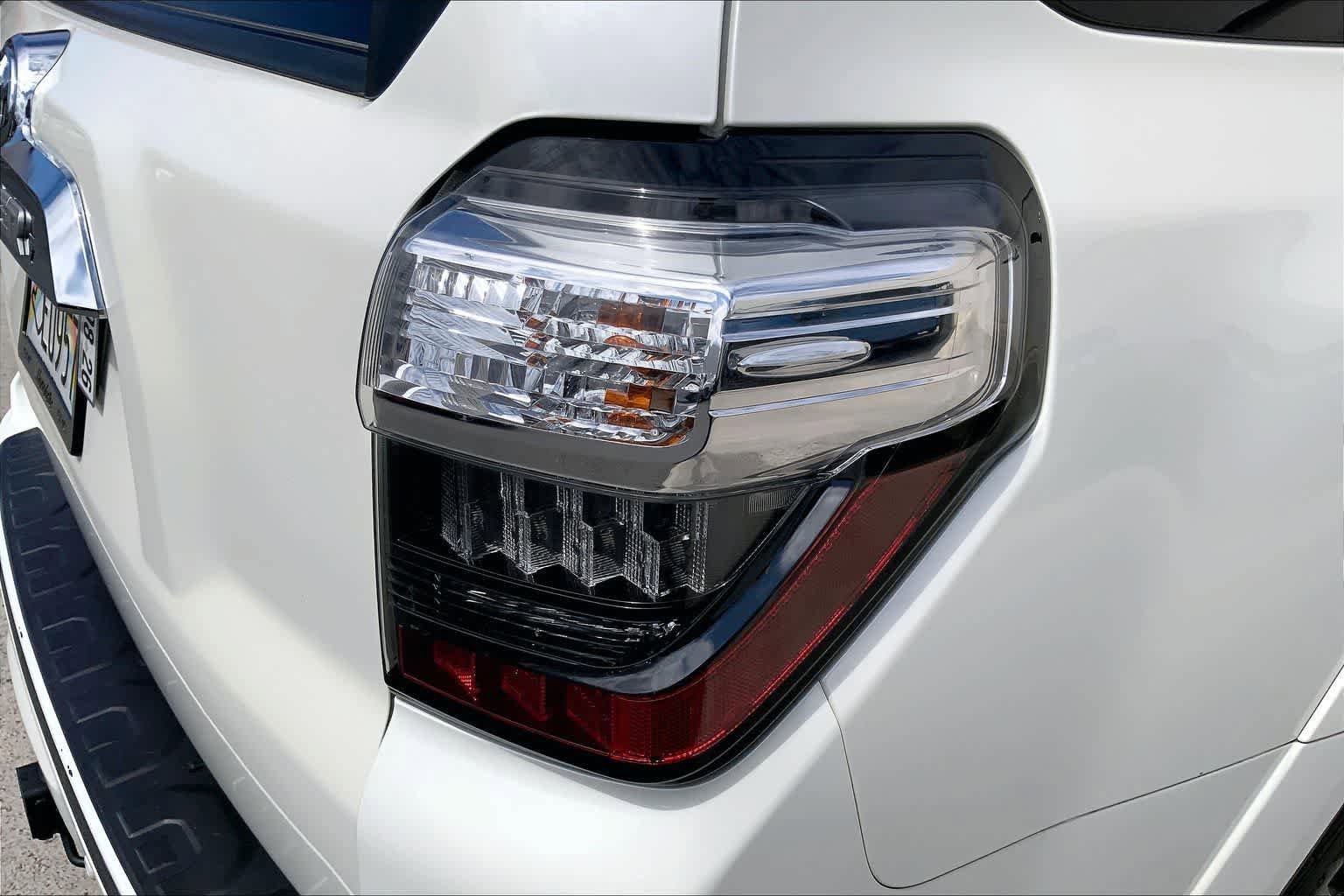 Used 2022 Toyota 4Runner Limited AWD/4WD image 33