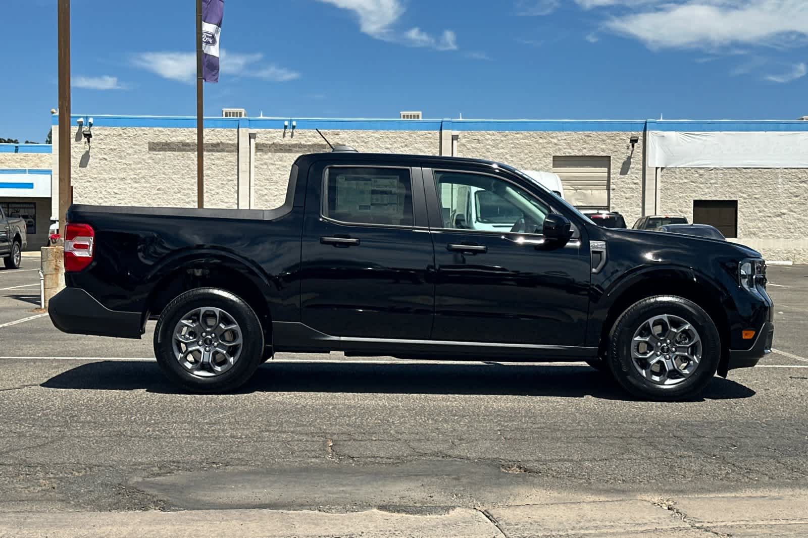 New 2026 Ford Maverick XLT w/ XLT Luxury Package FWD image 8
