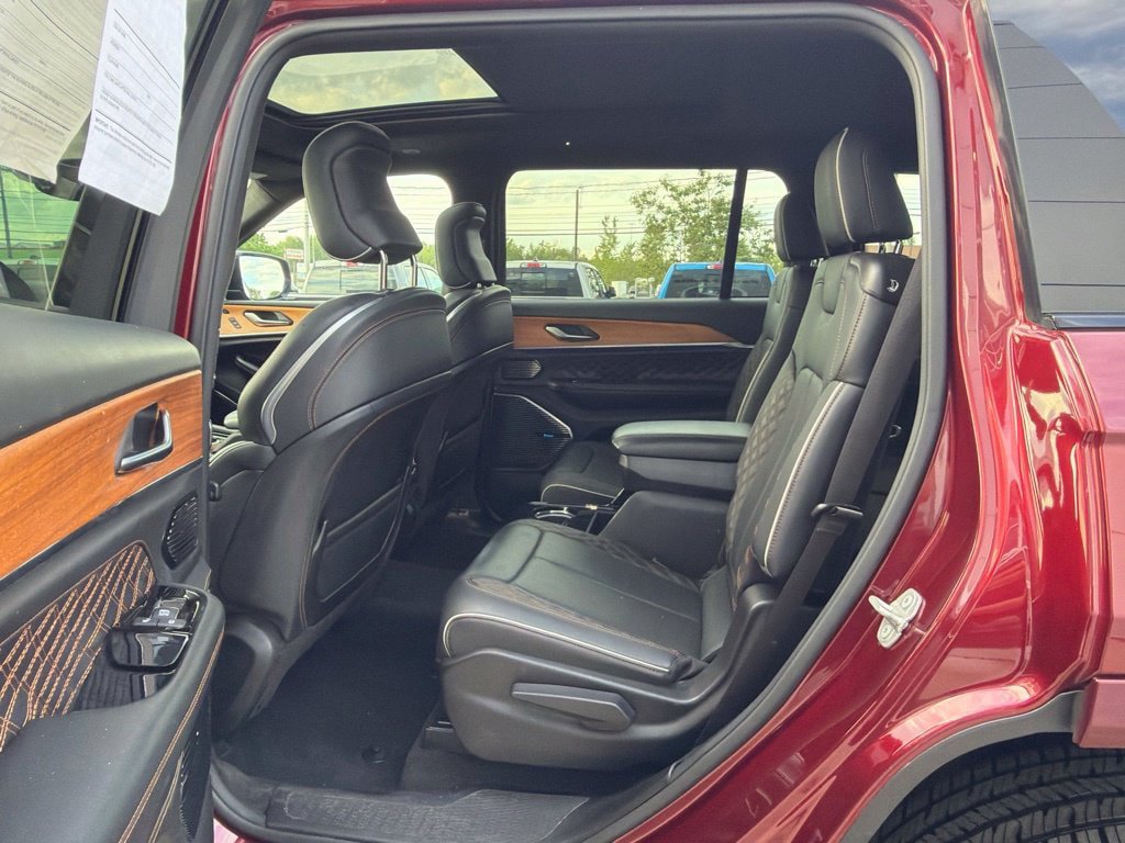 Used 2023 Jeep Grand Cherokee L Summit AWD/4WD image 18
