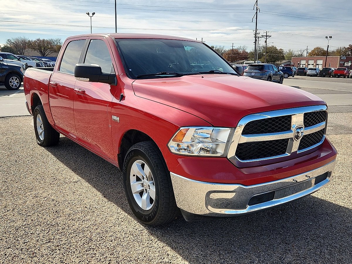 Used 2019 RAM 1500 Classic SLT w/ Luxury Group image 4