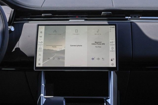 New 2025 Land Rover Range Rover Long Wheelbase SE image 16