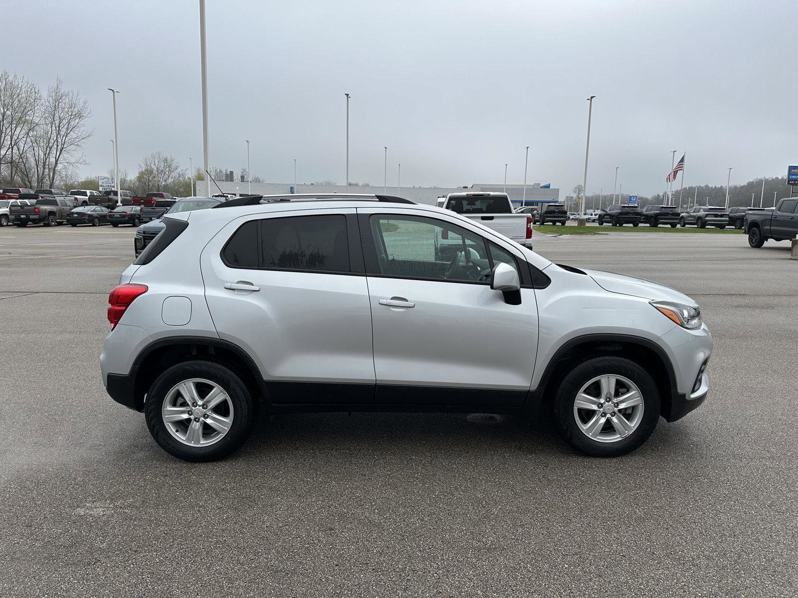 Used 2022 Chevrolet Trax LT w/ LT Convenience Package image 8