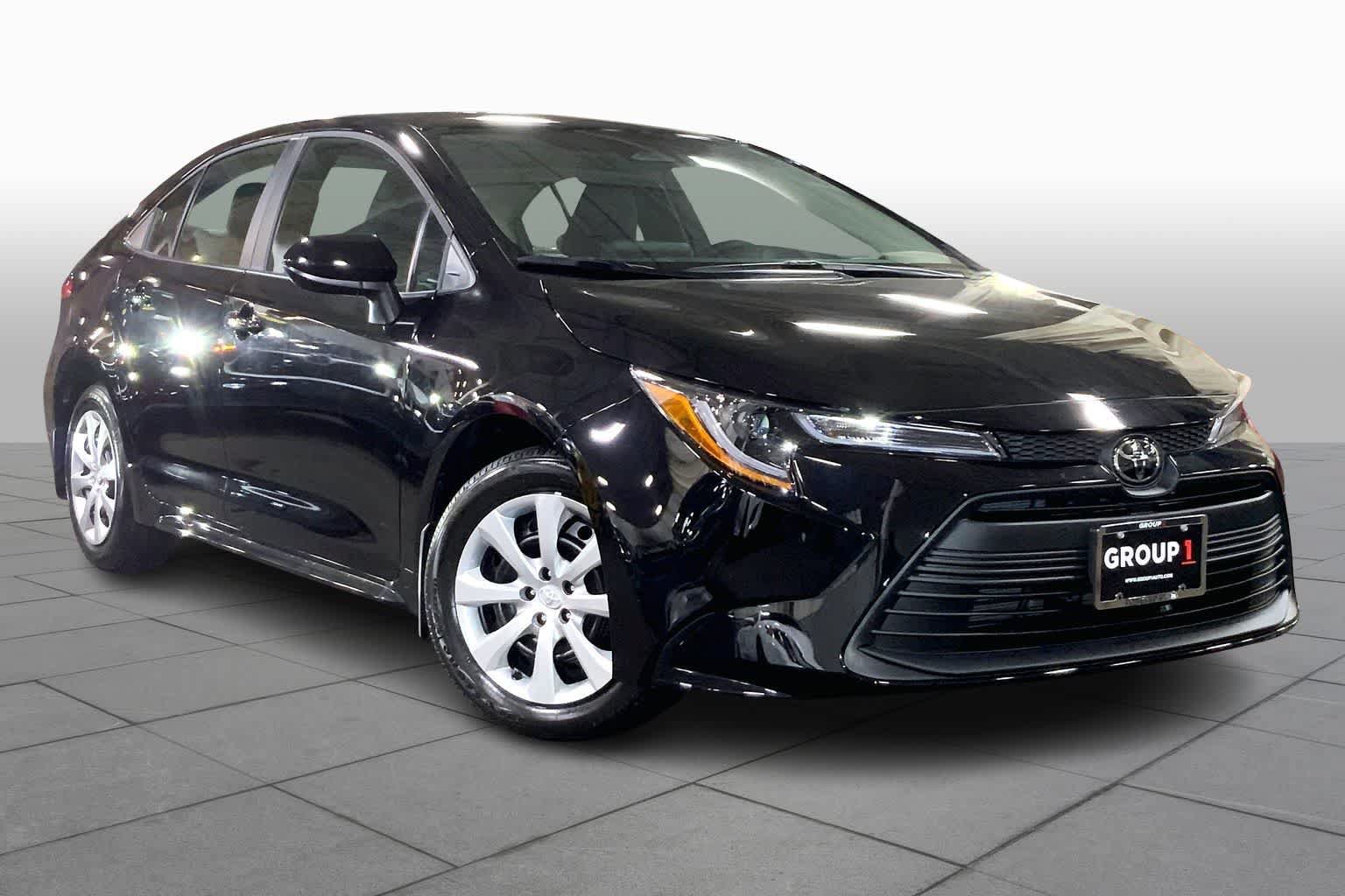 Used 2026 Toyota Corolla LE FWD image 2