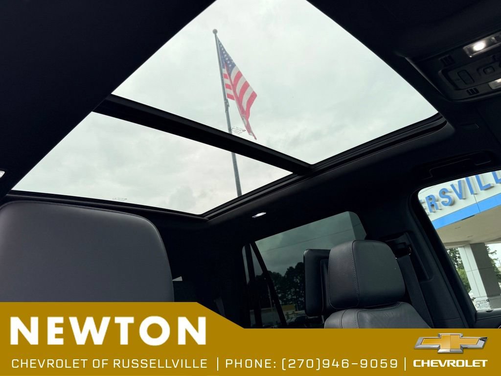 Used 2021 Chevrolet Tahoe Z71 w/ Luxury Package AWD/4WD image 9