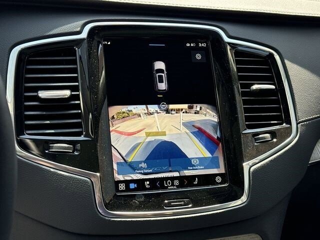 New 2024 Volvo XC90 T8 Ultimate w/ Protection Package Premier image 12