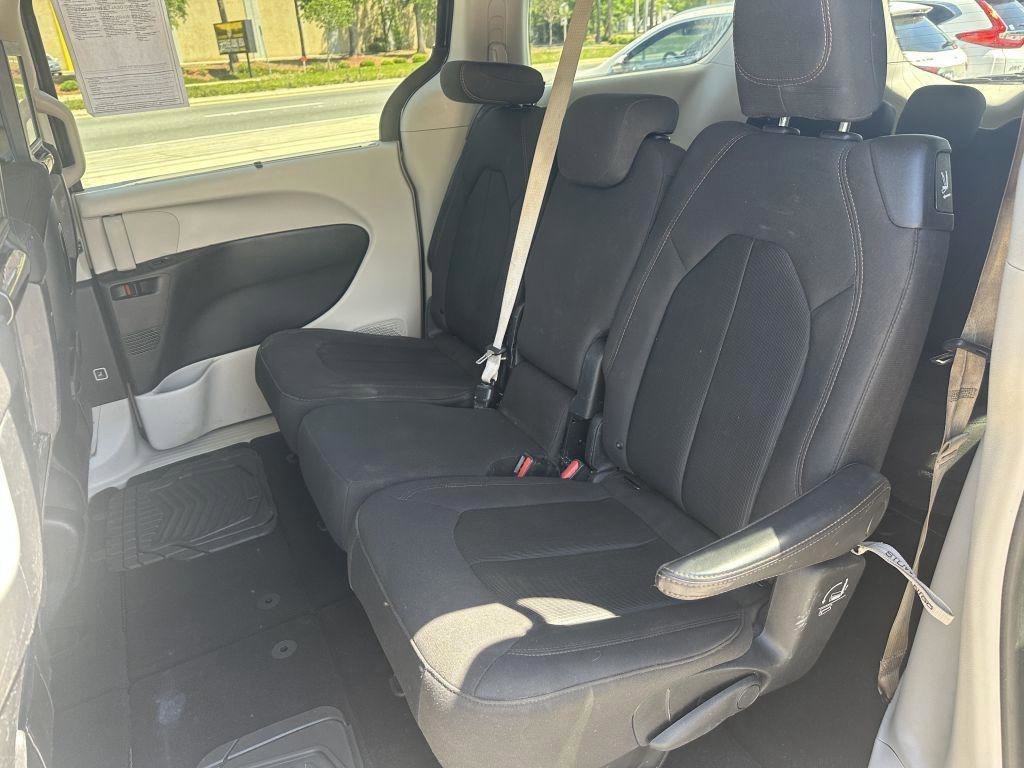Used 2019 Chrysler Pacifica Touring Plus FWD image 12