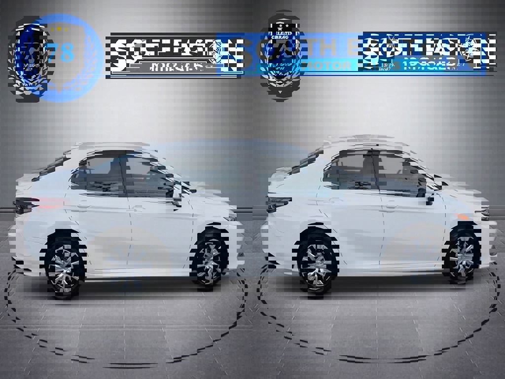 Used 2022 Toyota Camry LE image 8