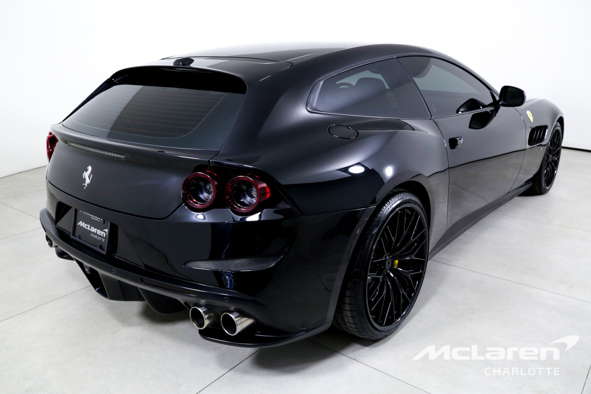 Used 2018 Ferrari GTC4Lusso T image 8