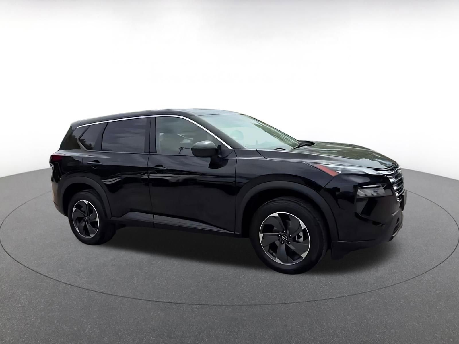 Used 2025 Nissan Rogue SV AWD/4WD image 2