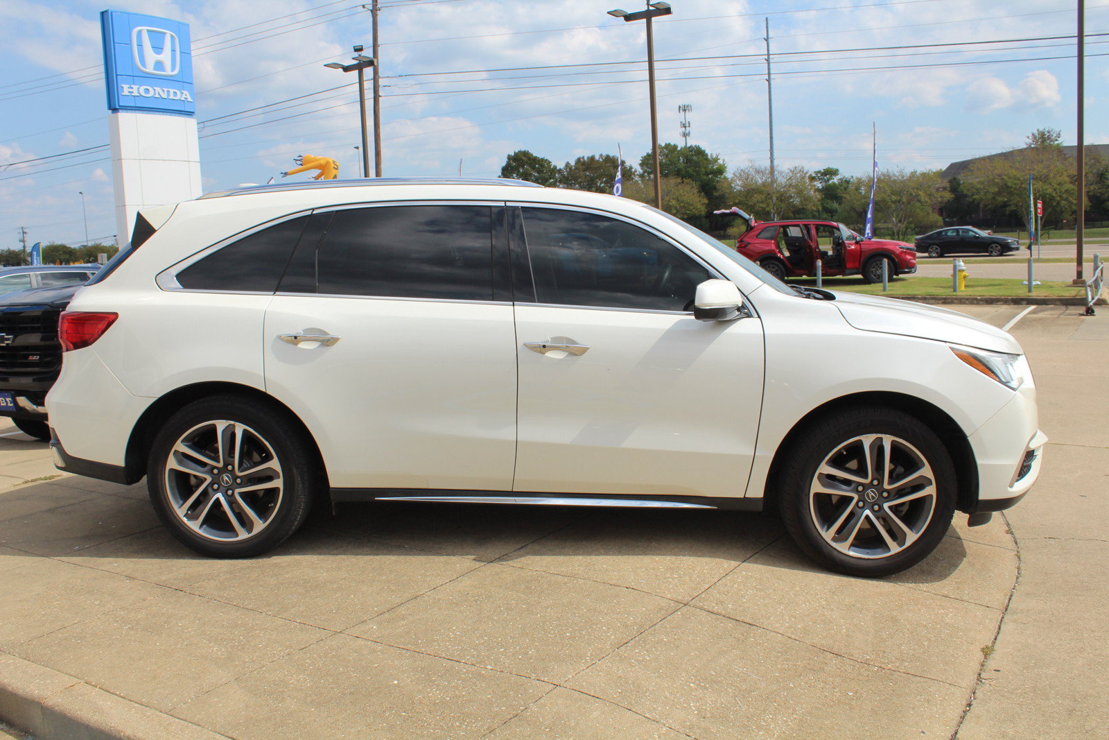 Used 2018 Acura MDX w/ Advance Package AWD/4WD image 3