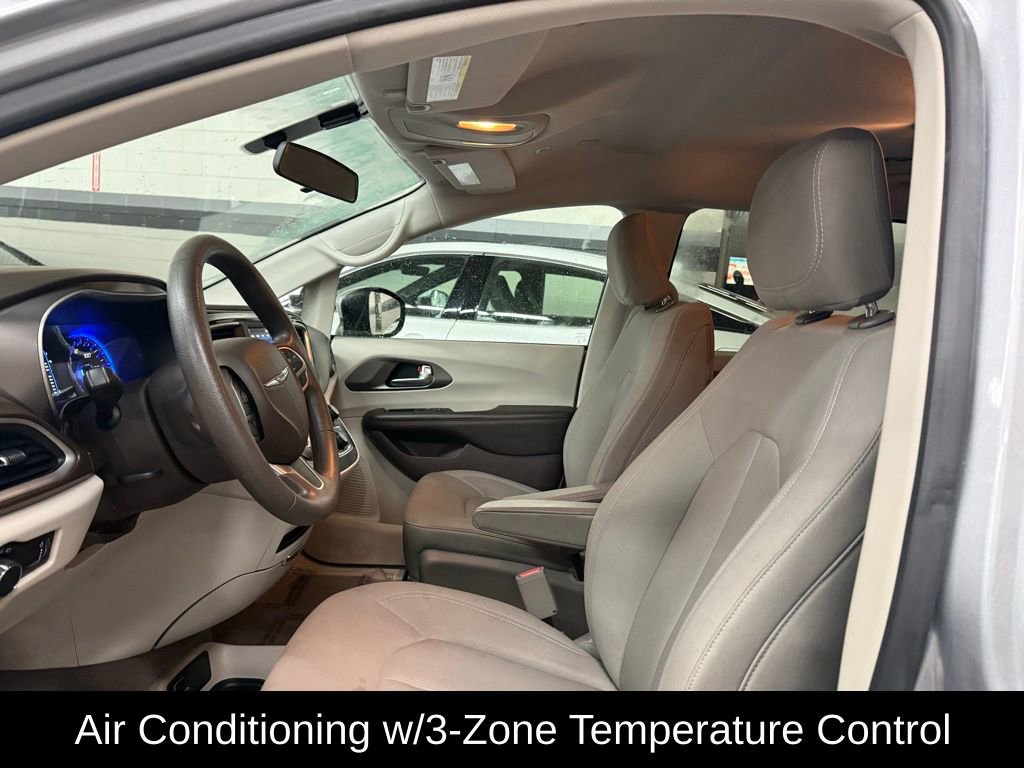 Used 2019 Chrysler Pacifica L image 6