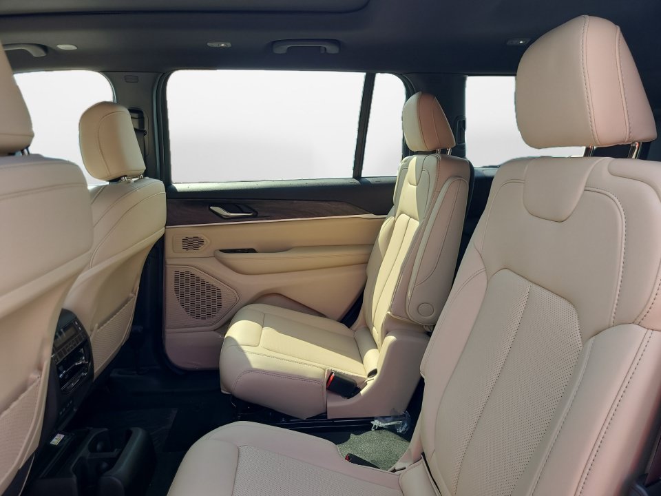 New 2026 Jeep Grand Cherokee L Limited AWD/4WD image 13