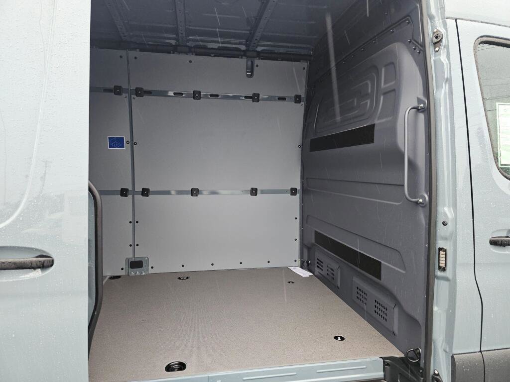 New 2025 Mercedes-Benz Sprinter 2500 image 17