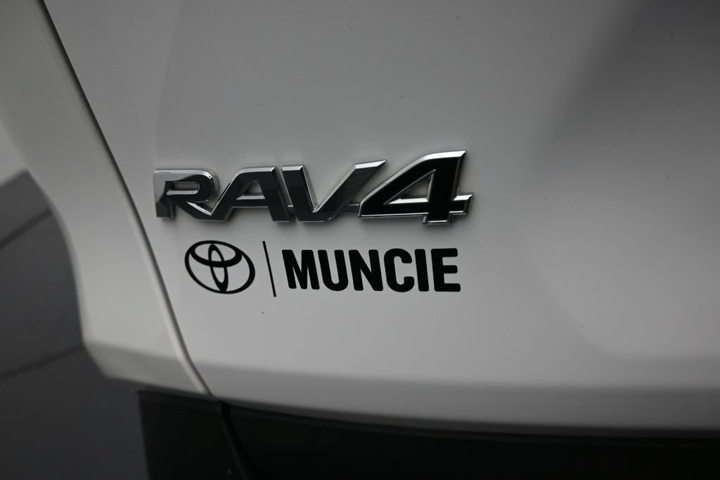 Used 2024 Toyota RAV4 LE AWD/4WD image 32