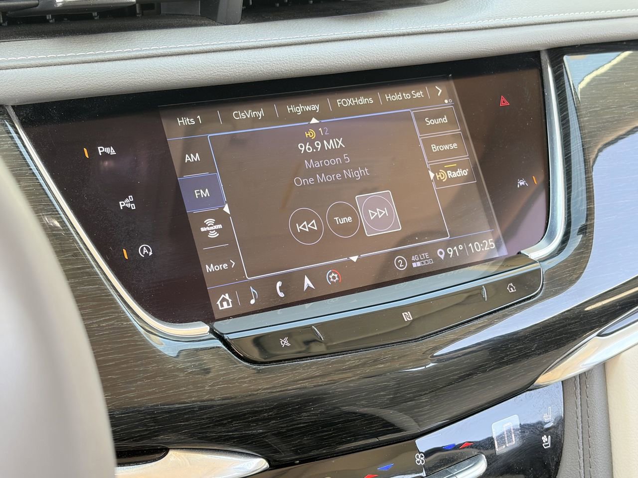 Used 2020 Cadillac XT6 Premium Luxury FWD image 25