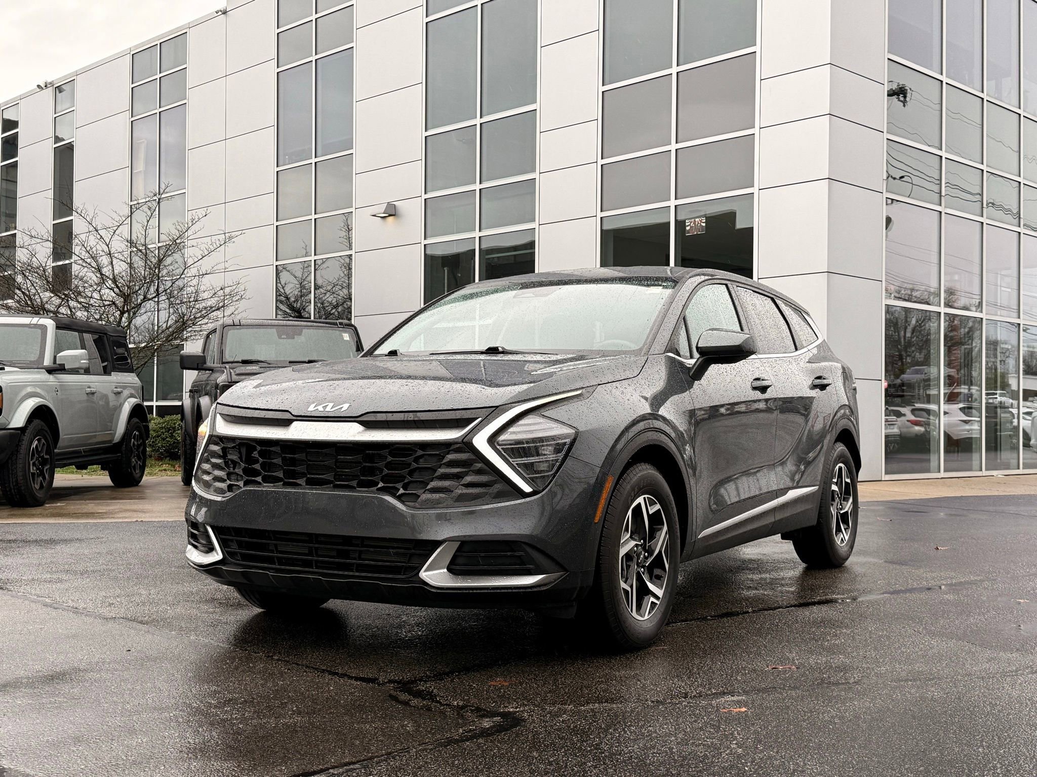 Used 2024 Kia Sportage LX image 2