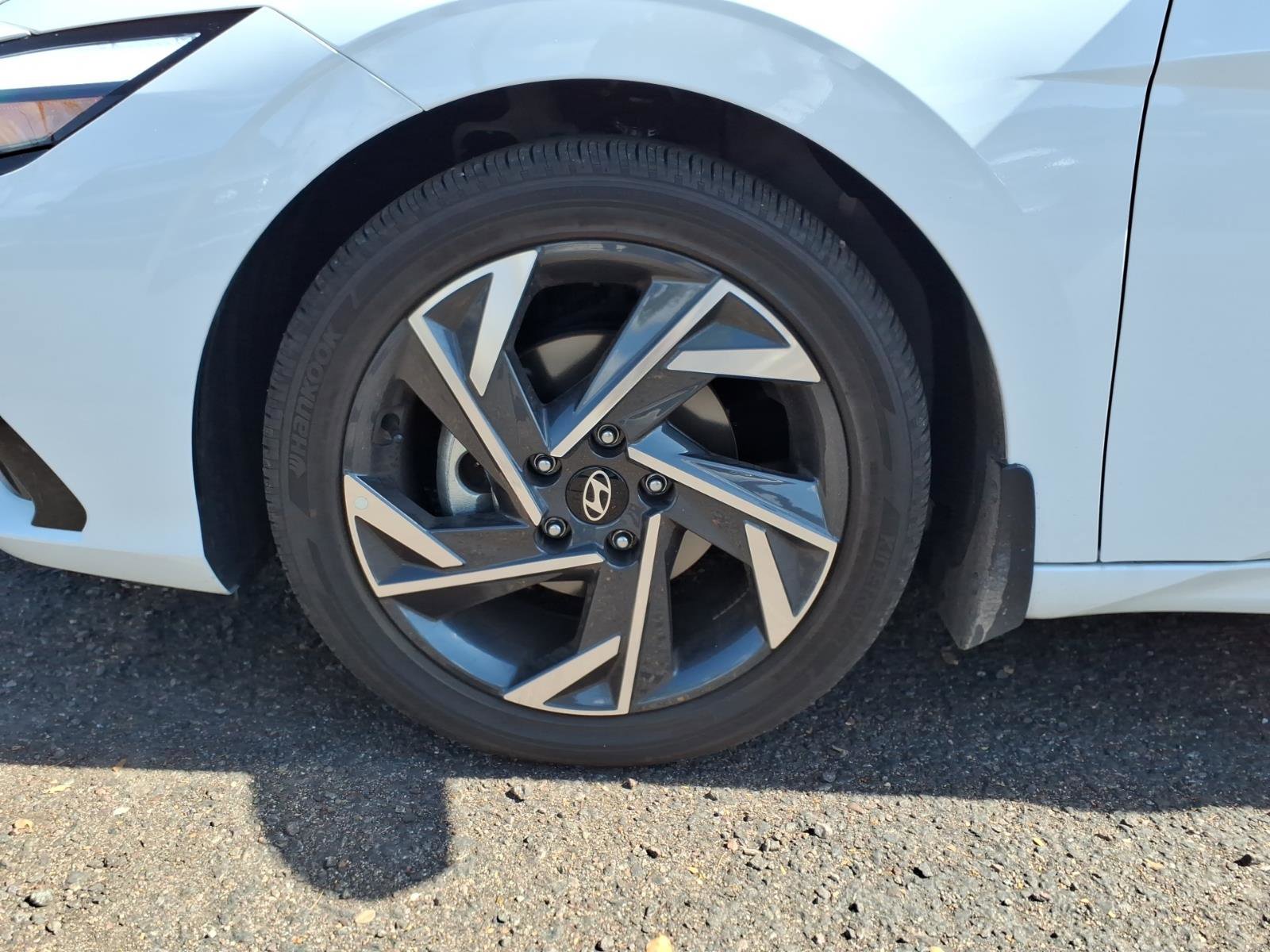 Certified 2025 Hyundai Elantra Limited image 9