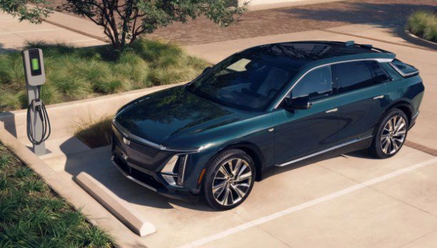 Used 2026 Cadillac Lyriq Signature Luxury w/ Nappa Leather Package AWD/4WD image 2