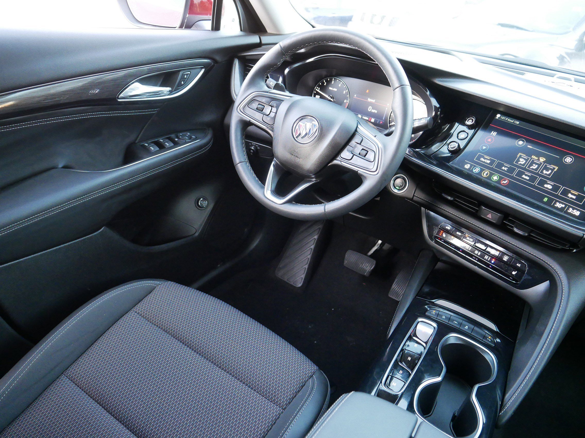 Used 2023 Buick Envision Preferred image 9