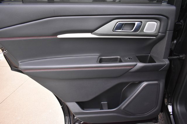 Used 2025 Ford Explorer ST image 39